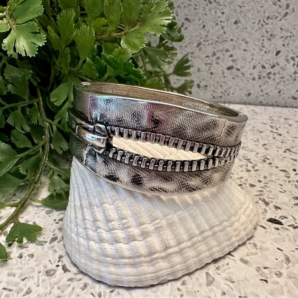Silver tone Zipper design clamp bracelet